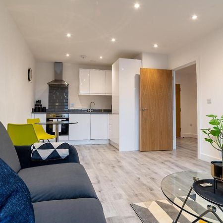 Copenhagen Court Apartments ベージングストーク エクステリア 写真