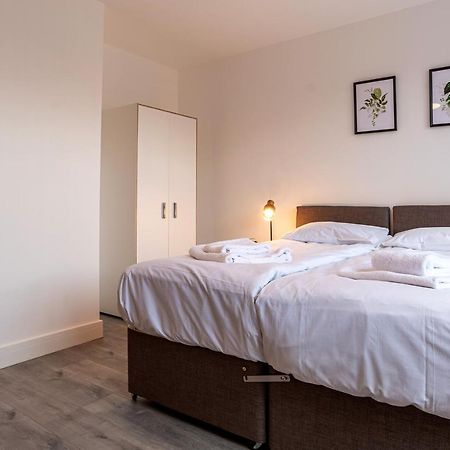 Copenhagen Court Apartments ベージングストーク エクステリア 写真