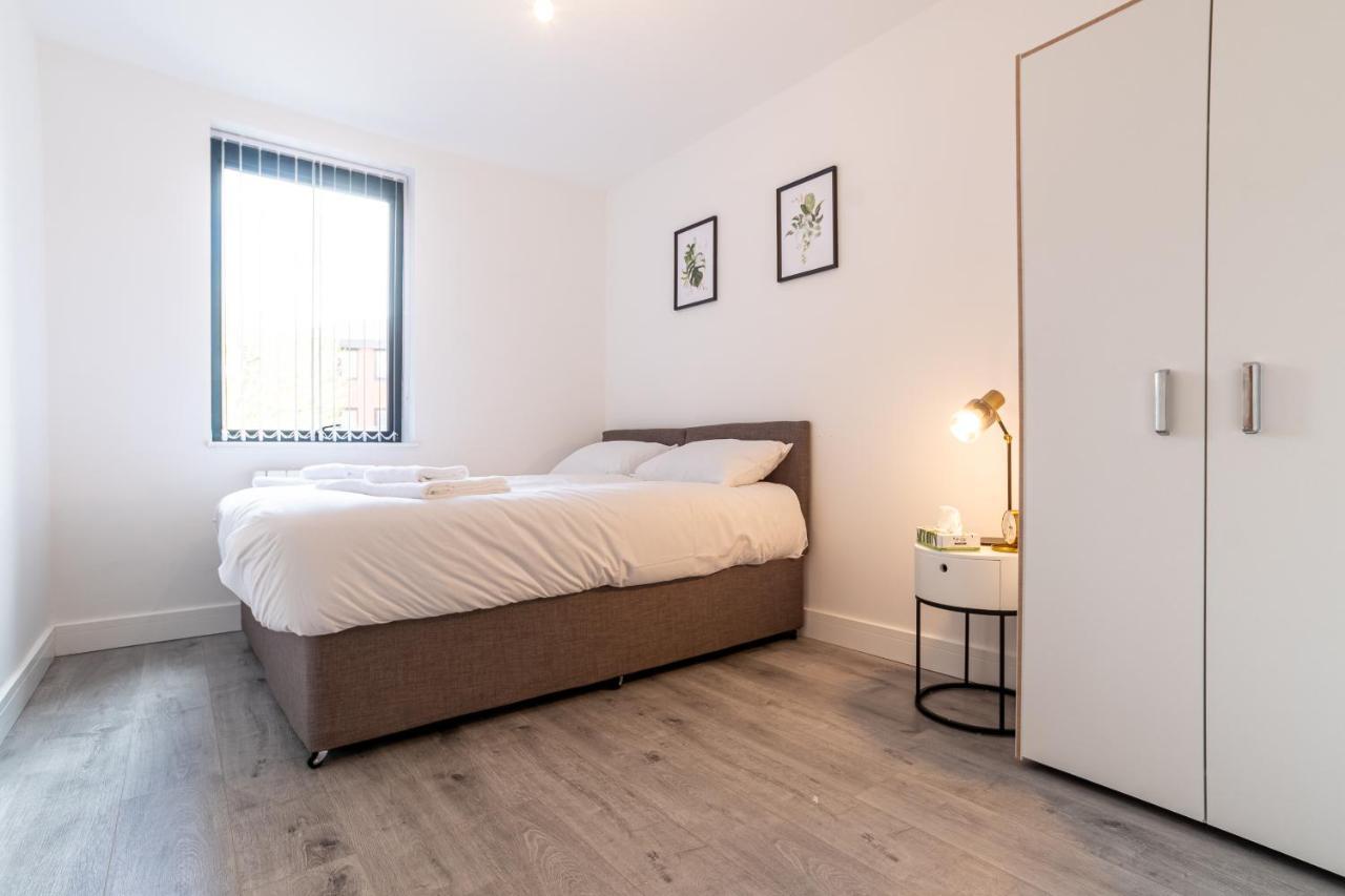 Copenhagen Court Apartments ベージングストーク エクステリア 写真