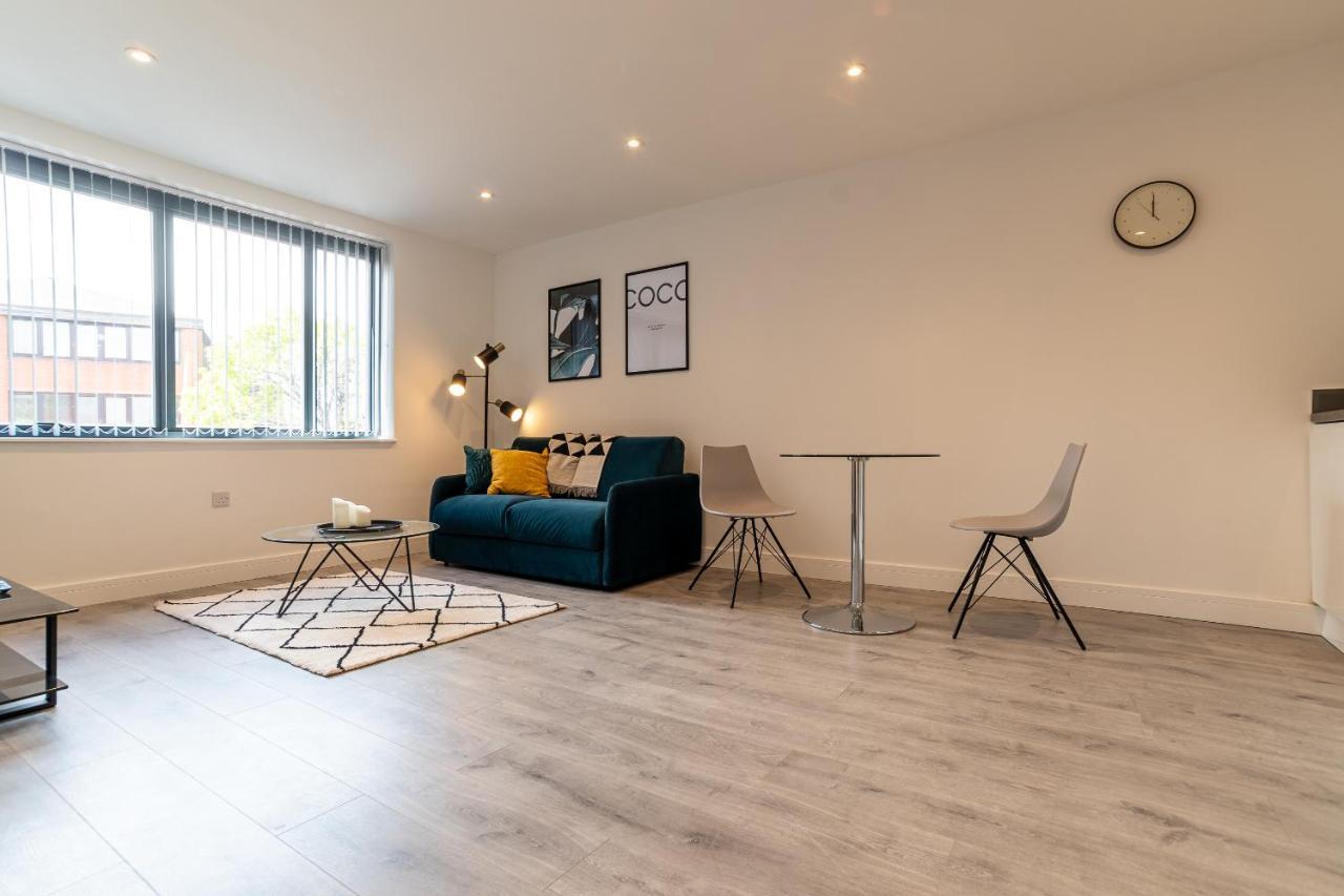 Copenhagen Court Apartments ベージングストーク エクステリア 写真