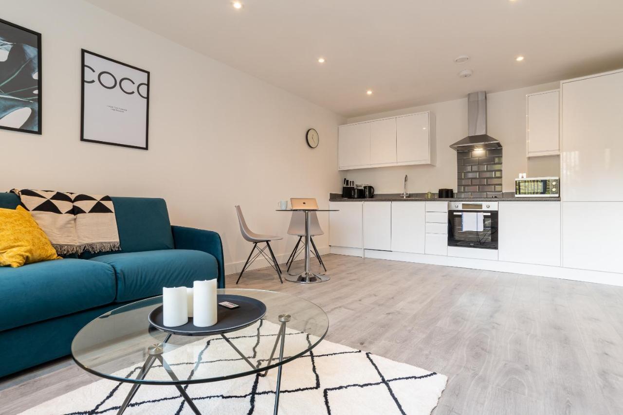 Copenhagen Court Apartments ベージングストーク エクステリア 写真