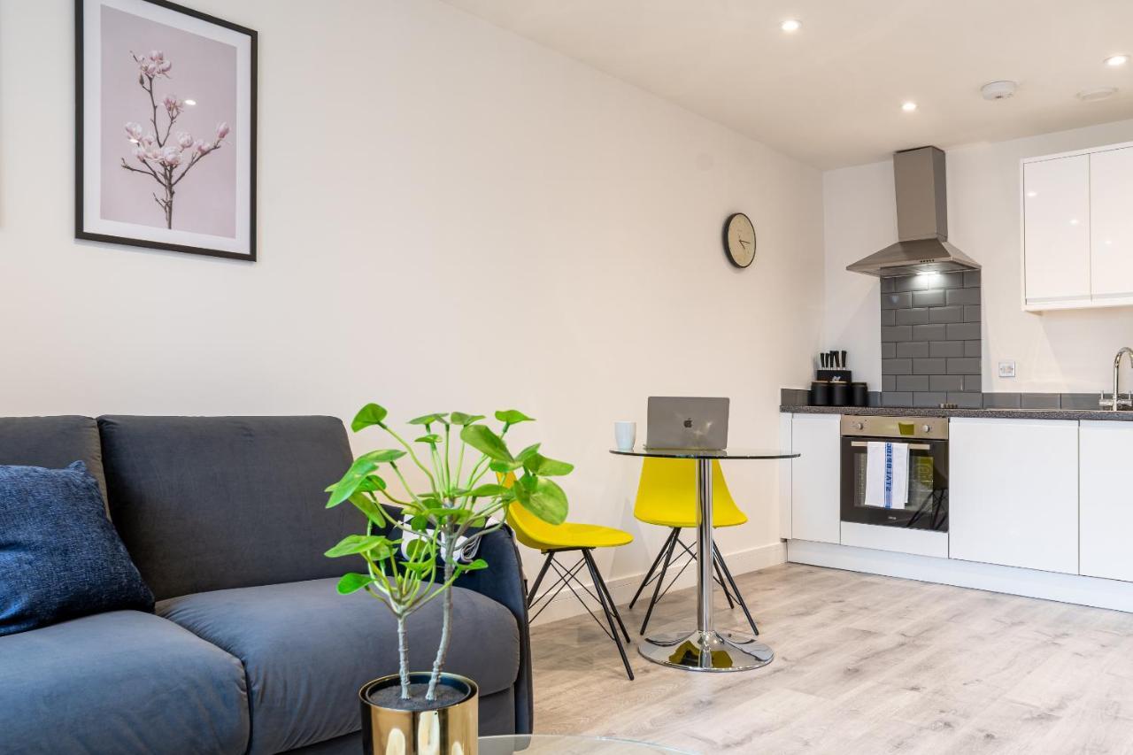 Copenhagen Court Apartments ベージングストーク エクステリア 写真