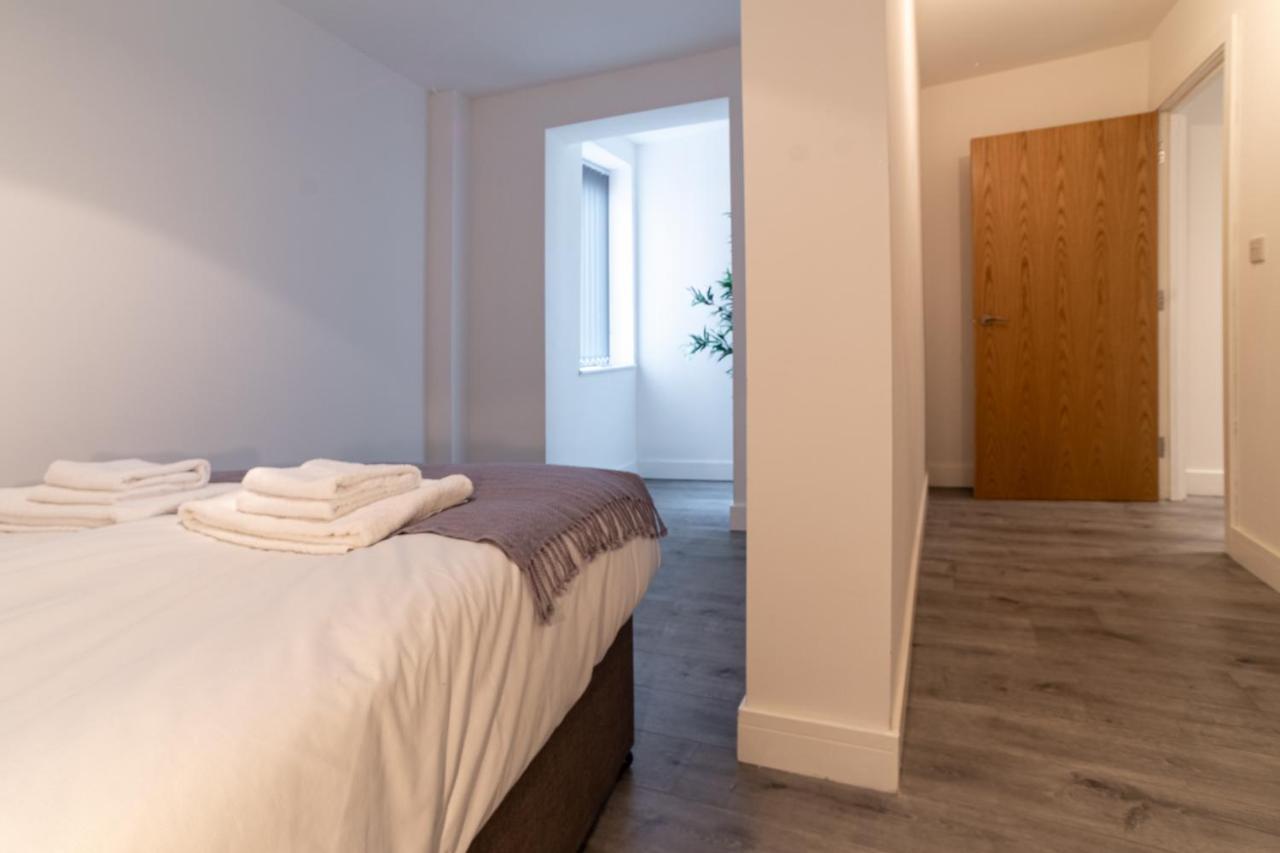 Copenhagen Court Apartments ベージングストーク エクステリア 写真