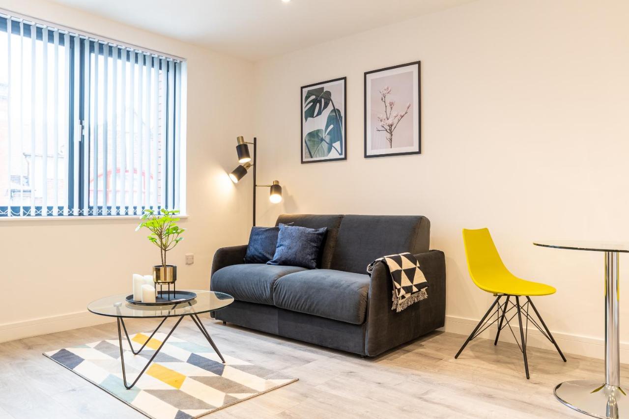 Copenhagen Court Apartments ベージングストーク エクステリア 写真