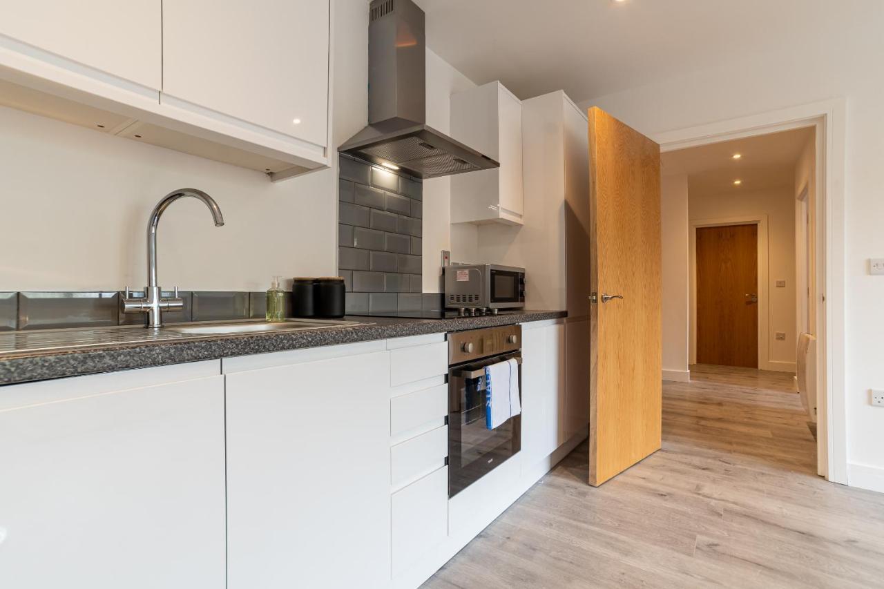 Copenhagen Court Apartments ベージングストーク エクステリア 写真