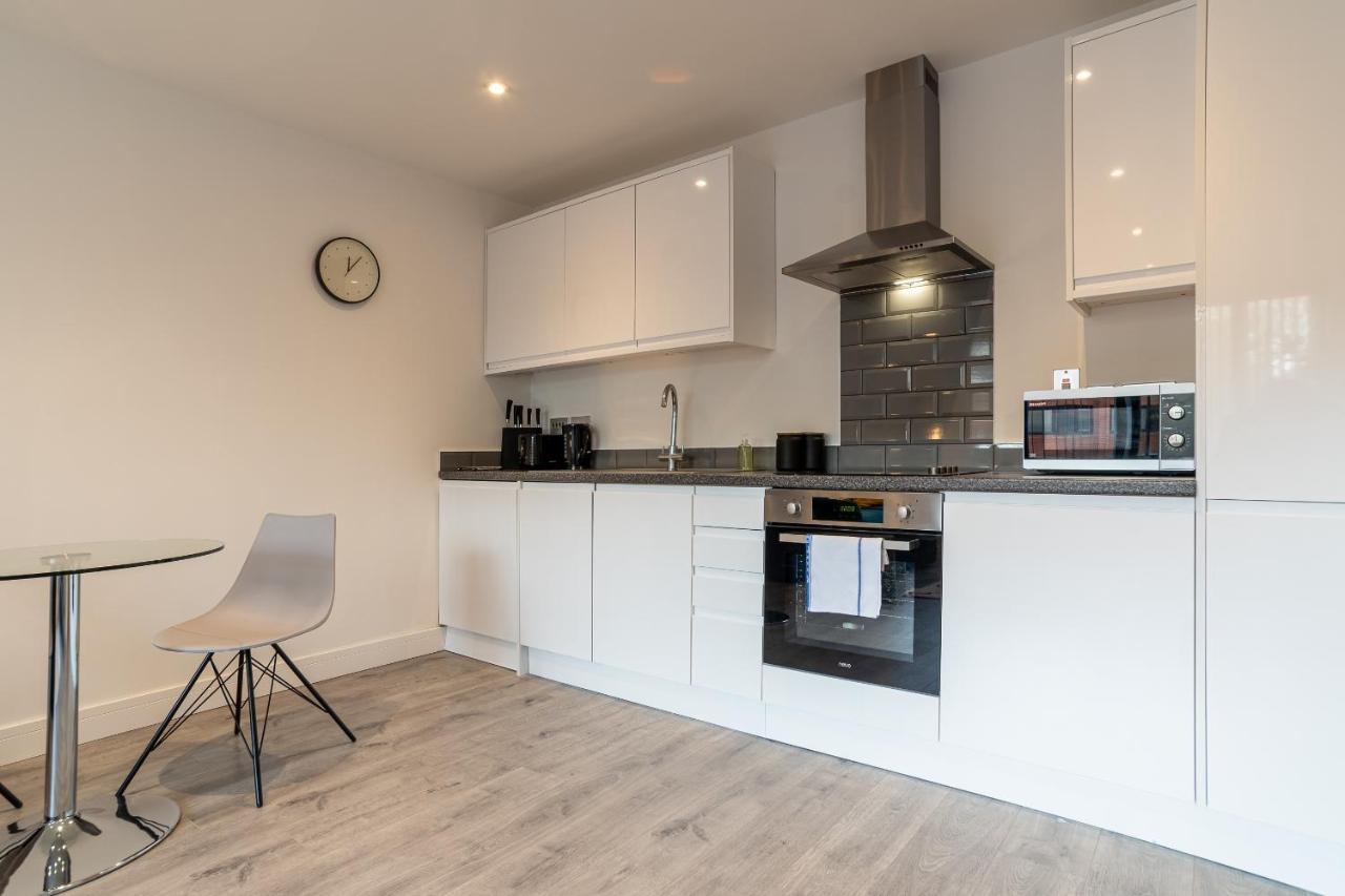 Copenhagen Court Apartments ベージングストーク エクステリア 写真