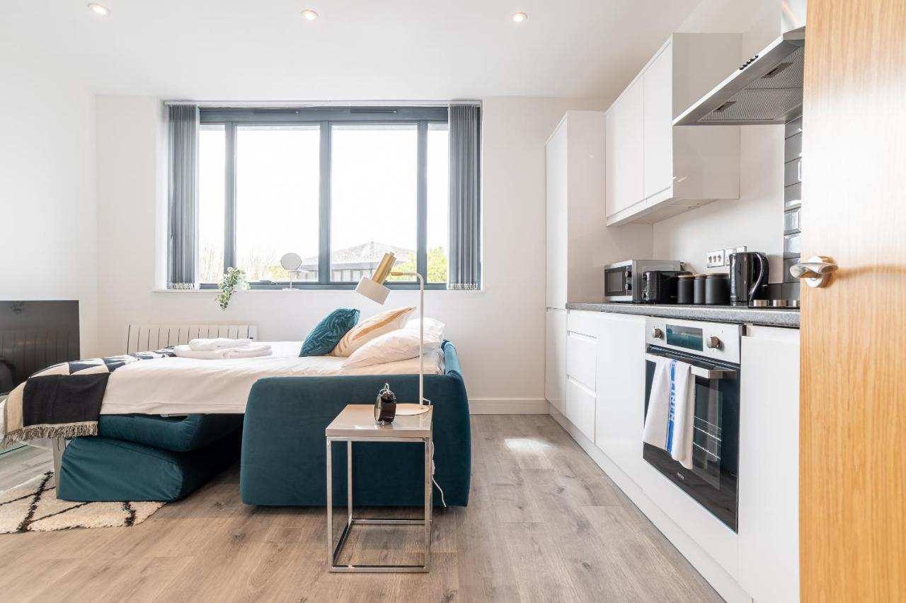 Copenhagen Court Apartments ベージングストーク エクステリア 写真