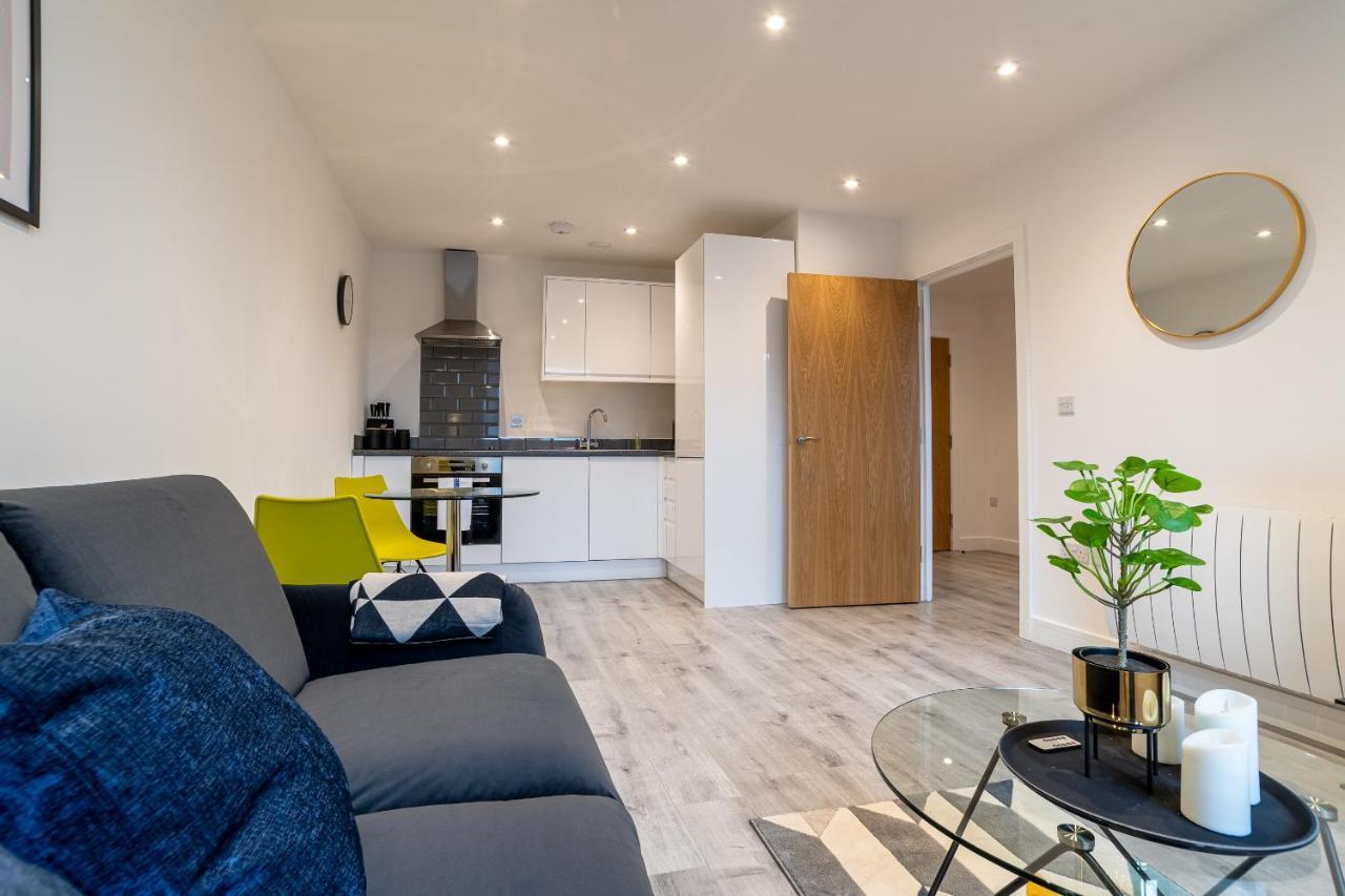 Copenhagen Court Apartments ベージングストーク エクステリア 写真