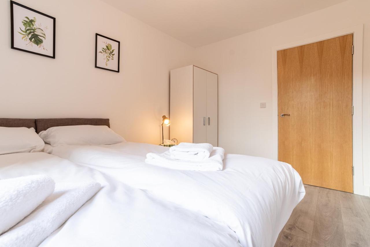 Copenhagen Court Apartments ベージングストーク エクステリア 写真