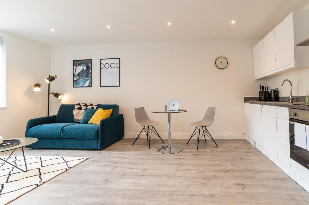 Copenhagen Court Apartments ベージングストーク エクステリア 写真