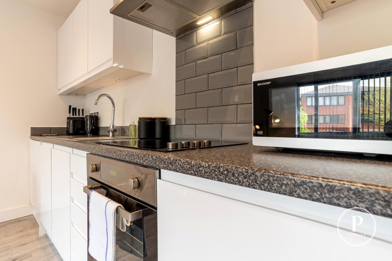 Copenhagen Court Apartments ベージングストーク エクステリア 写真