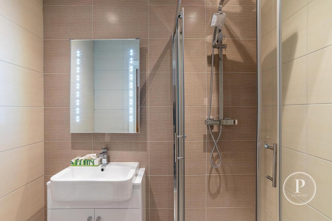 Copenhagen Court Apartments ベージングストーク エクステリア 写真