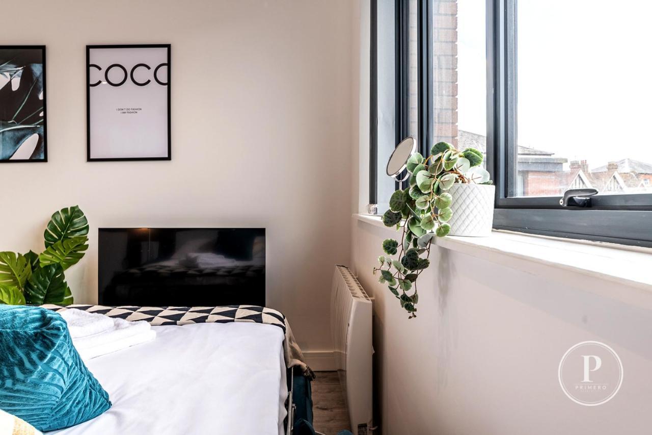 Copenhagen Court Apartments ベージングストーク エクステリア 写真
