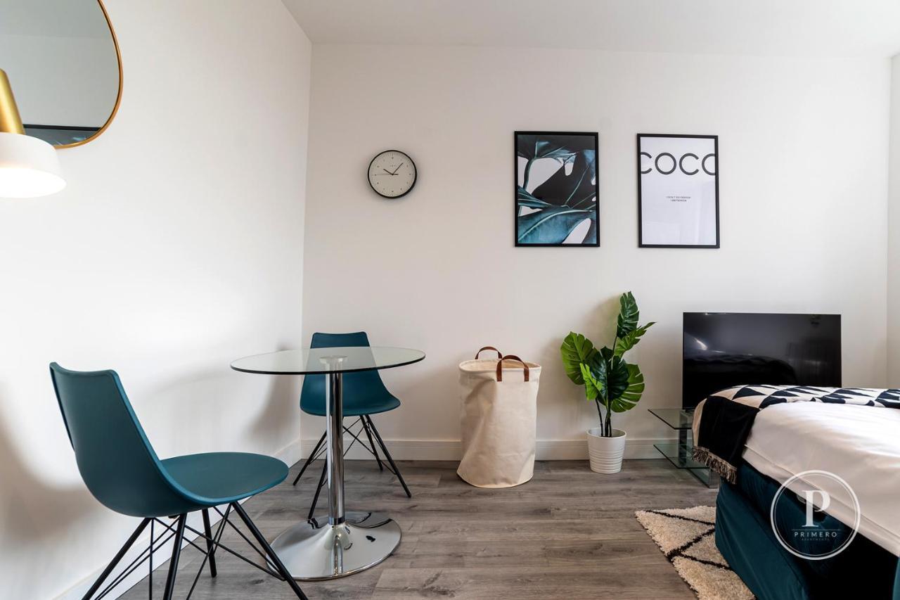 Copenhagen Court Apartments ベージングストーク エクステリア 写真