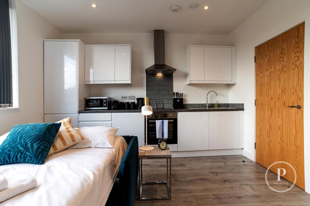 Copenhagen Court Apartments ベージングストーク エクステリア 写真
