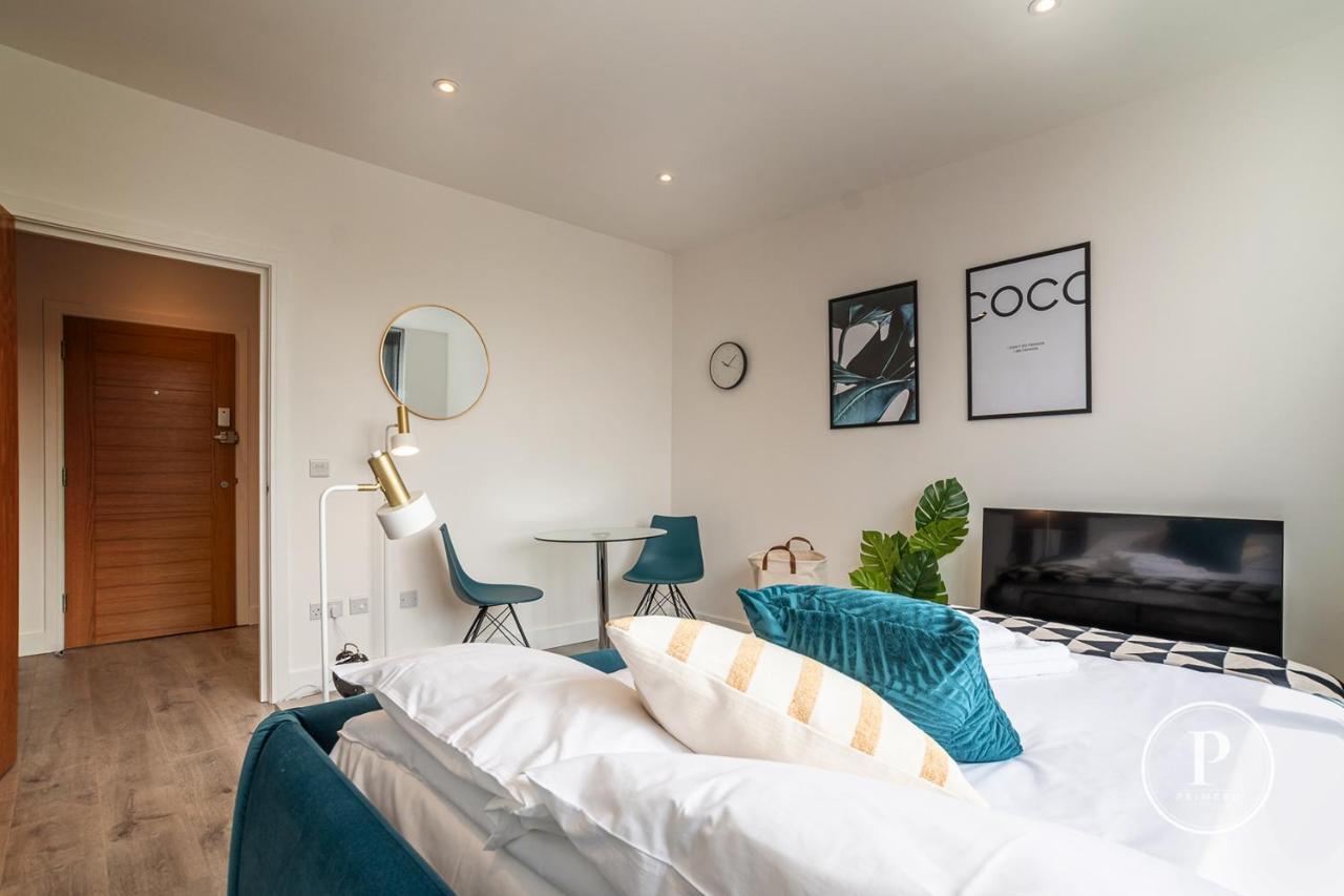 Copenhagen Court Apartments ベージングストーク エクステリア 写真