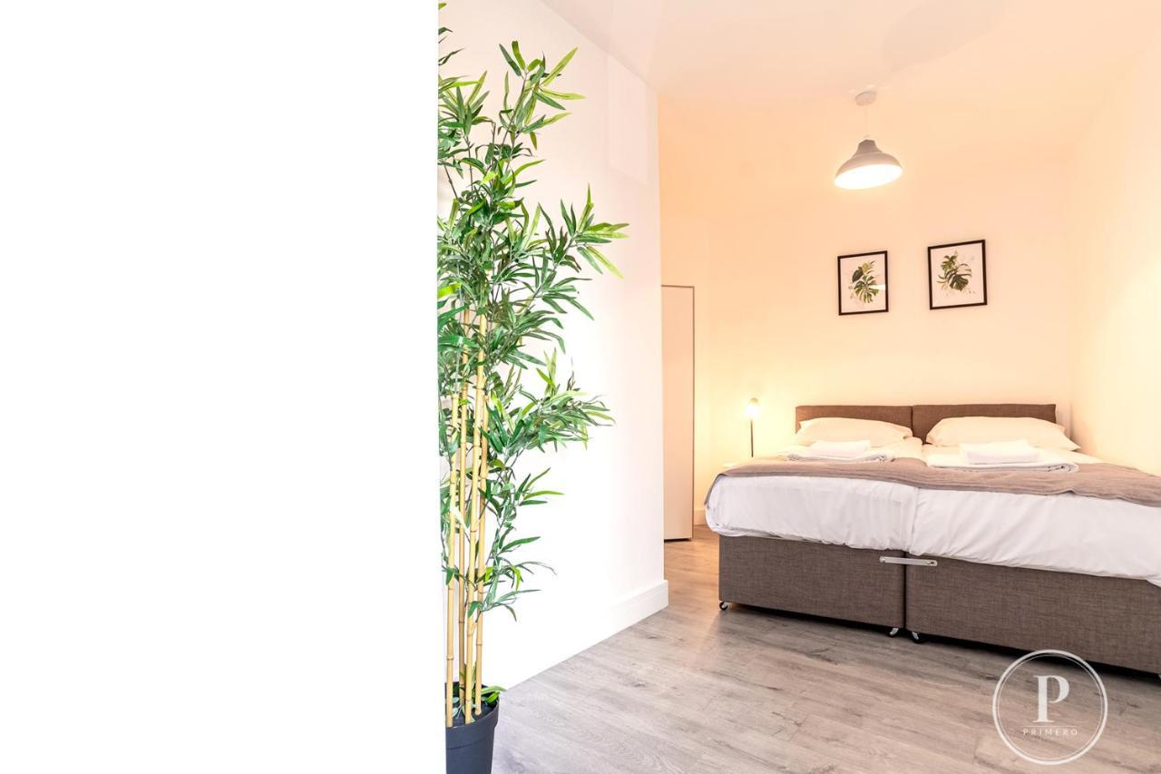 Copenhagen Court Apartments ベージングストーク エクステリア 写真